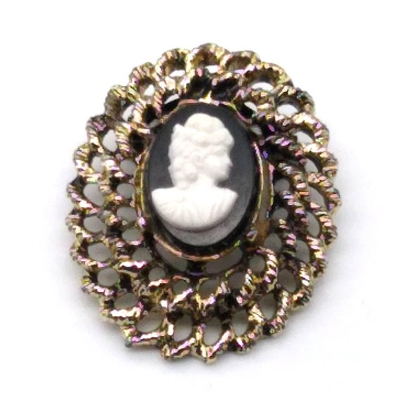 Vintage Black and White Cameo Brooch, Elegant Victorian Style in Gold Tone - Picture 3 of 4